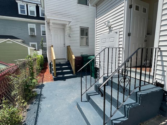 3 Glidden Ave 3, Lowell, MA 01851