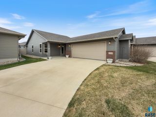 1209 S Wheatland Ave Avenue, Sioux Falls, SD 57106