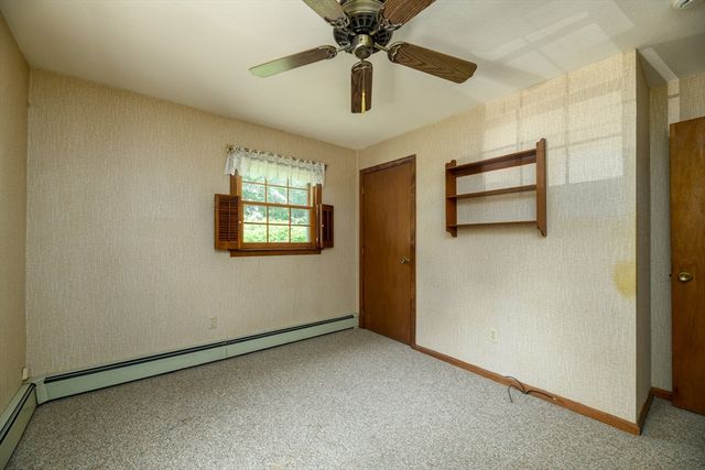 604 Quinapoxet St, Holden, MA 01520