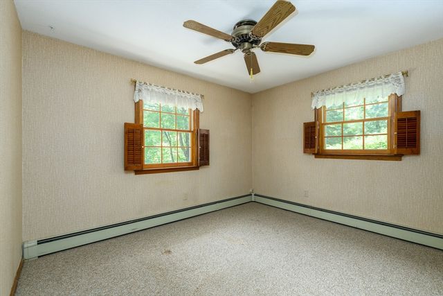 604 Quinapoxet St, Holden, MA 01520