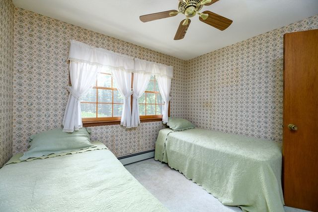 604 Quinapoxet St, Holden, MA 01520