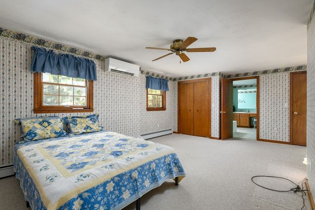 604 Quinapoxet St, Holden, MA 01520