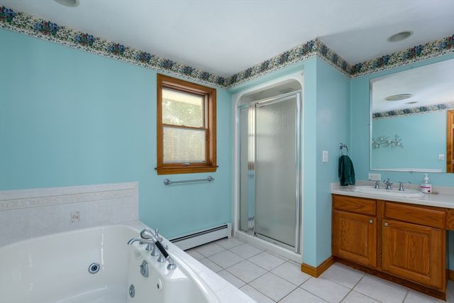 604 Quinapoxet St, Holden, MA 01520