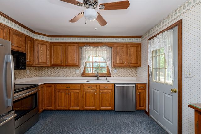 604 Quinapoxet St, Holden, MA 01520