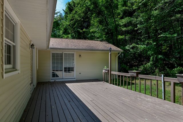 604 Quinapoxet St, Holden, MA 01520