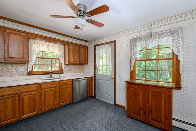 604 Quinapoxet St, Holden, MA 01520