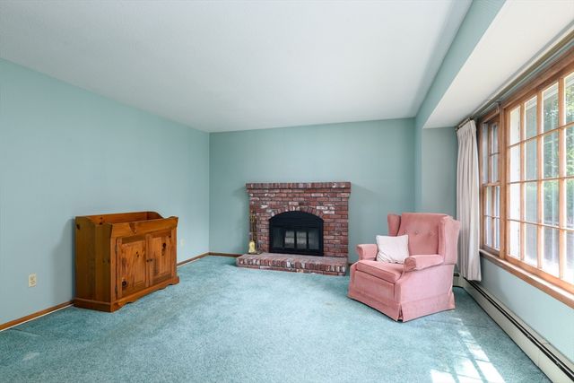 604 Quinapoxet St, Holden, MA 01520