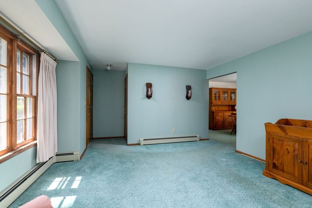 604 Quinapoxet St, Holden, MA 01520
