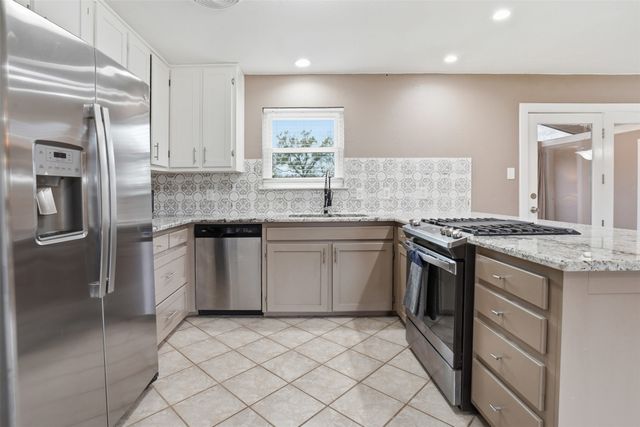 2318 Poco Court, Granbury, TX 76048