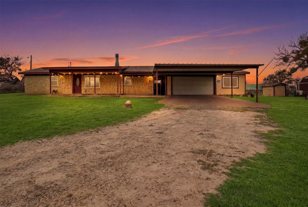 2318 Poco Court, Granbury, TX 76048