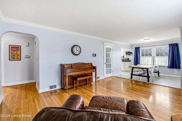 4905 Paramount Dr, Louisville, KY 40258