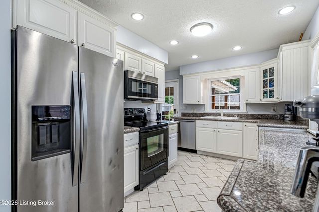 4905 Paramount Dr, Louisville, KY 40258