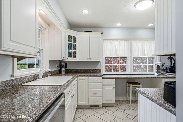 4905 Paramount Dr, Louisville, KY 40258