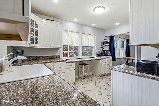 4905 Paramount Dr, Louisville, KY 40258