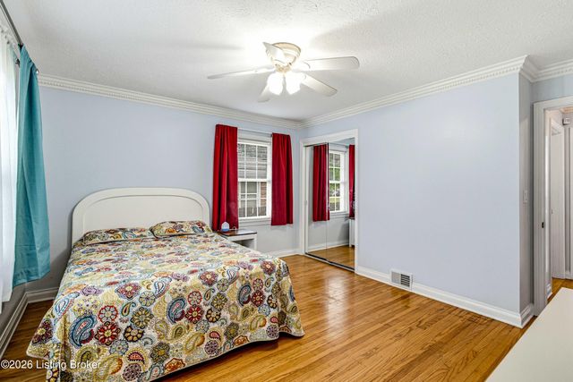 4905 Paramount Dr, Louisville, KY 40258