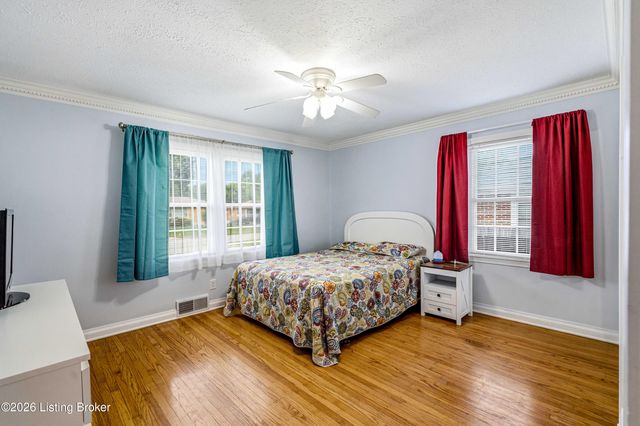 4905 Paramount Dr, Louisville, KY 40258