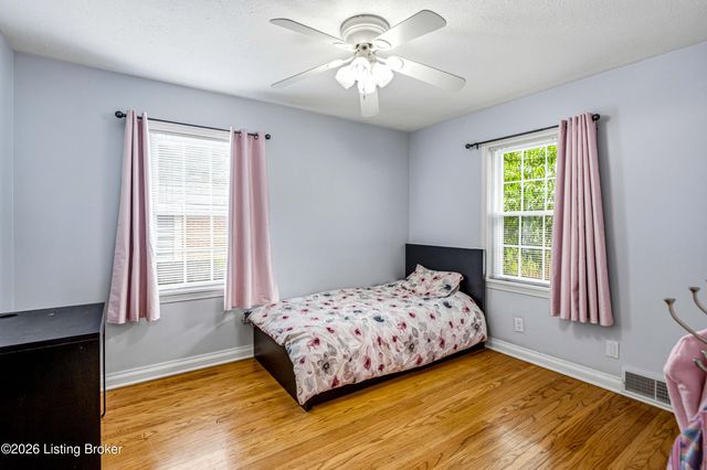 4905 Paramount Dr, Louisville, KY 40258