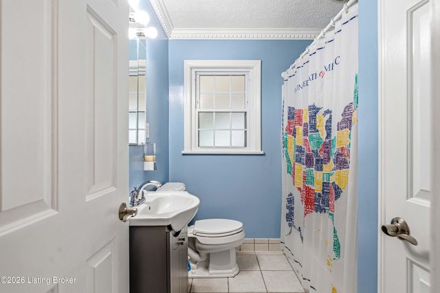 4905 Paramount Dr, Louisville, KY 40258
