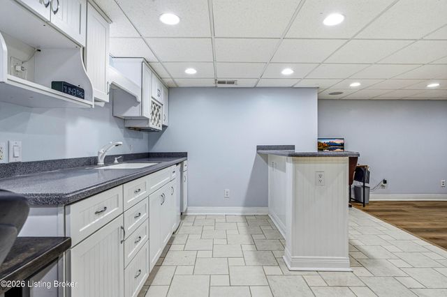 4905 Paramount Dr, Louisville, KY 40258