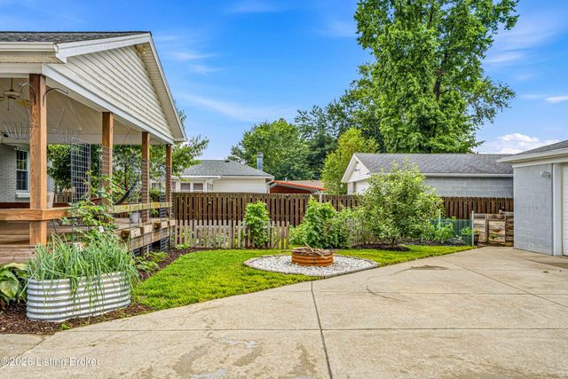 4905 Paramount Dr, Louisville, KY 40258