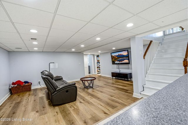 4905 Paramount Dr, Louisville, KY 40258