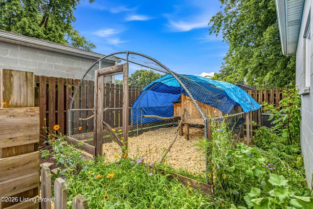 4905 Paramount Dr, Louisville, KY 40258