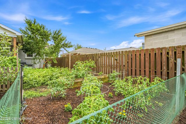 4905 Paramount Dr, Louisville, KY 40258