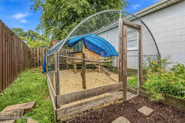 4905 Paramount Dr, Louisville, KY 40258