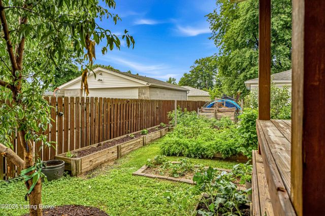 4905 Paramount Dr, Louisville, KY 40258