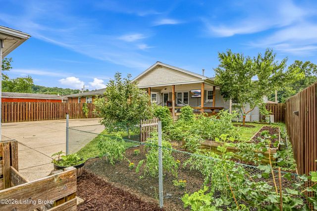4905 Paramount Dr, Louisville, KY 40258