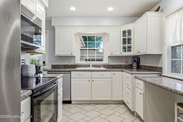 4905 Paramount Dr, Louisville, KY 40258