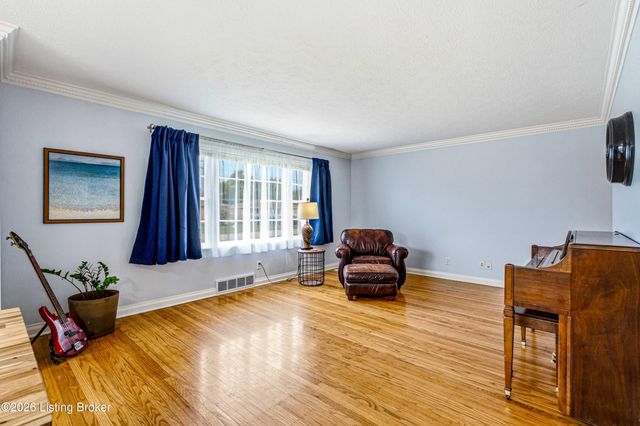 4905 Paramount Dr, Louisville, KY 40258