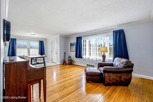 4905 Paramount Dr, Louisville, KY 40258