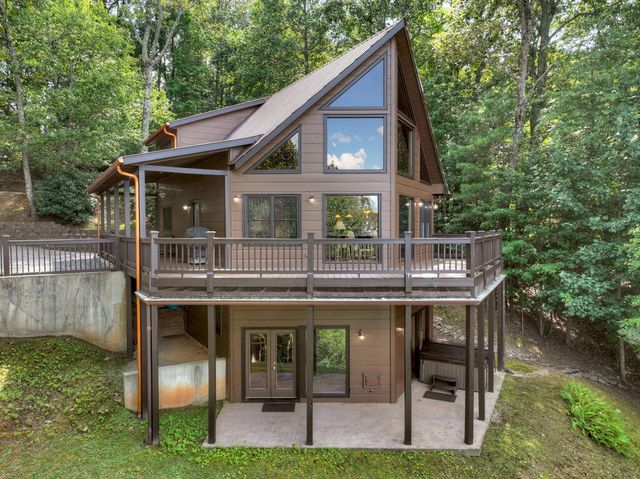 8 North Face Drive, Blue Ridge, GA 30513
