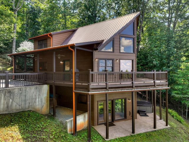 8 North Face Drive, Blue Ridge, GA 30513
