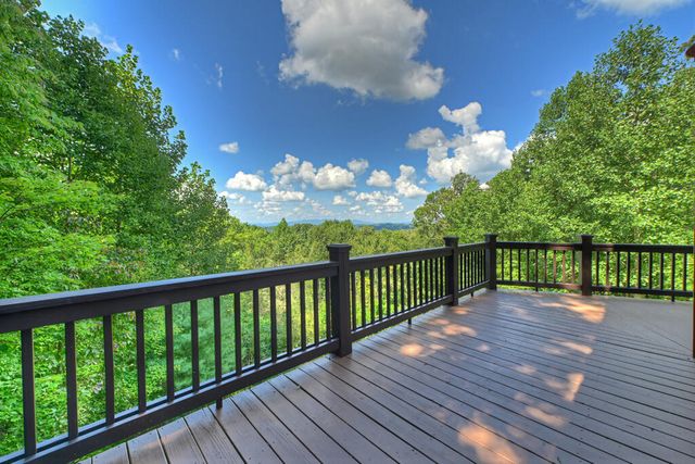 8 North Face Drive, Blue Ridge, GA 30513