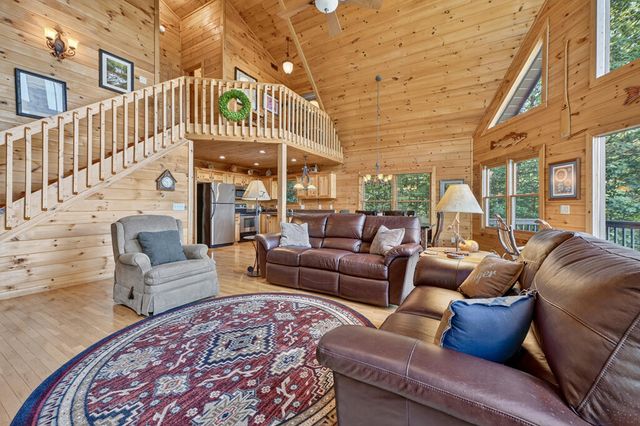 8 North Face Drive, Blue Ridge, GA 30513