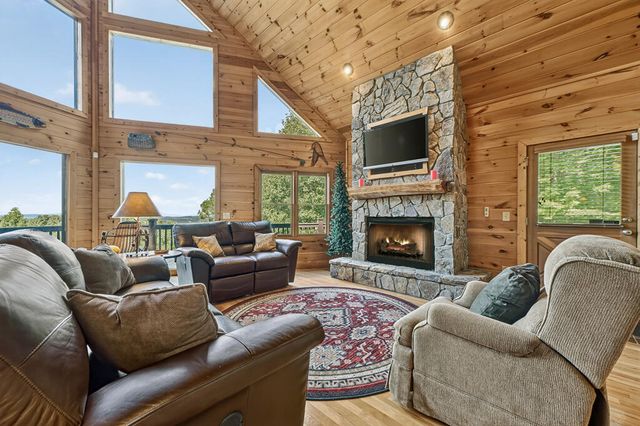 8 North Face Drive, Blue Ridge, GA 30513
