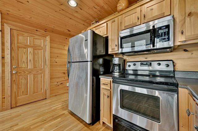8 North Face Drive, Blue Ridge, GA 30513