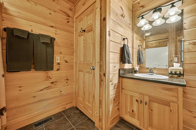 8 North Face Drive, Blue Ridge, GA 30513
