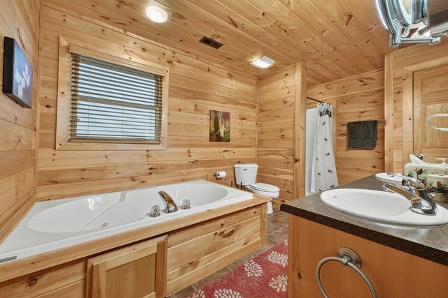 8 North Face Drive, Blue Ridge, GA 30513