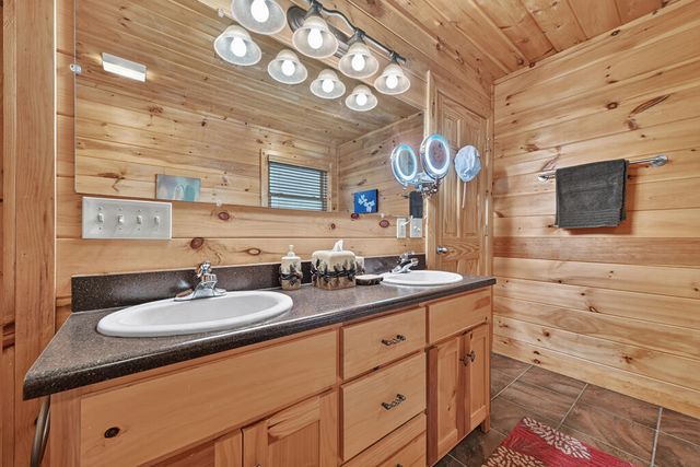 8 North Face Drive, Blue Ridge, GA 30513