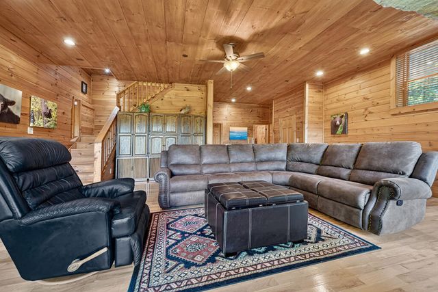 8 North Face Drive, Blue Ridge, GA 30513