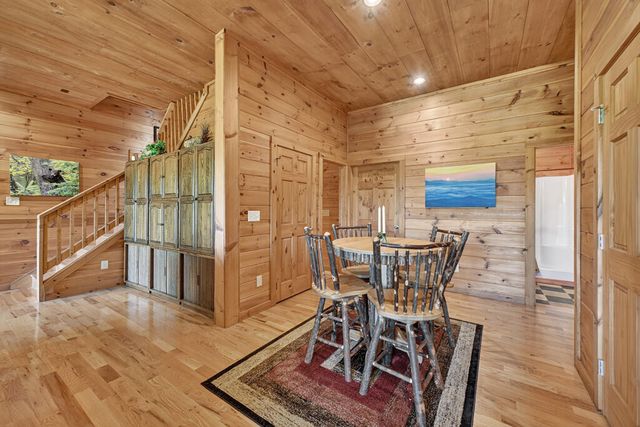 8 North Face Drive, Blue Ridge, GA 30513