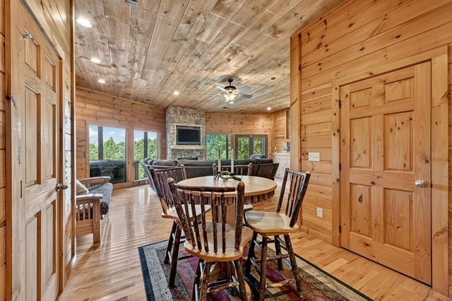 8 North Face Drive, Blue Ridge, GA 30513