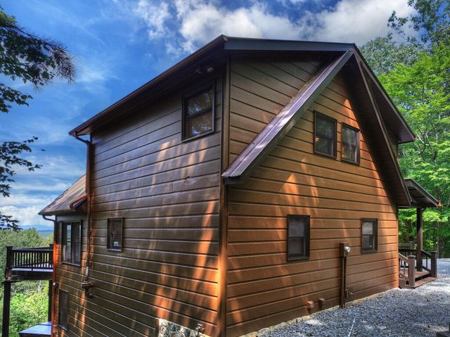 8 North Face Drive, Blue Ridge, GA 30513