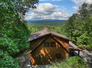 8 North Face Drive, Blue Ridge, GA 30513