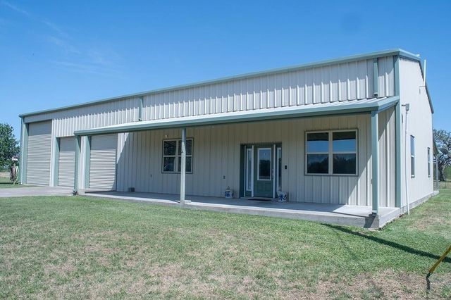 917 Bordovsdy, La Grange, TX 78945