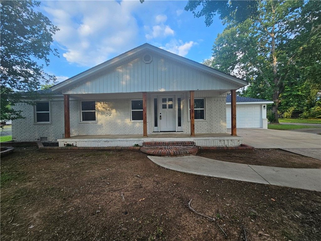 612 N Greenwich, Russellville, AR 72801