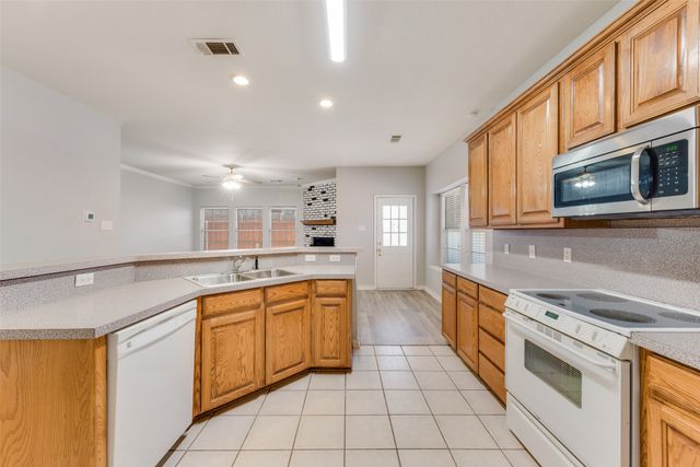 739 Harbour Town Drive, Lake Dallas, TX 75065